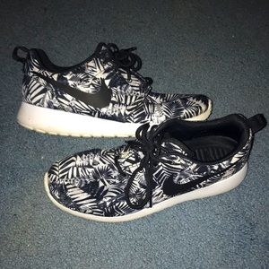 Women’s Nike sneakers